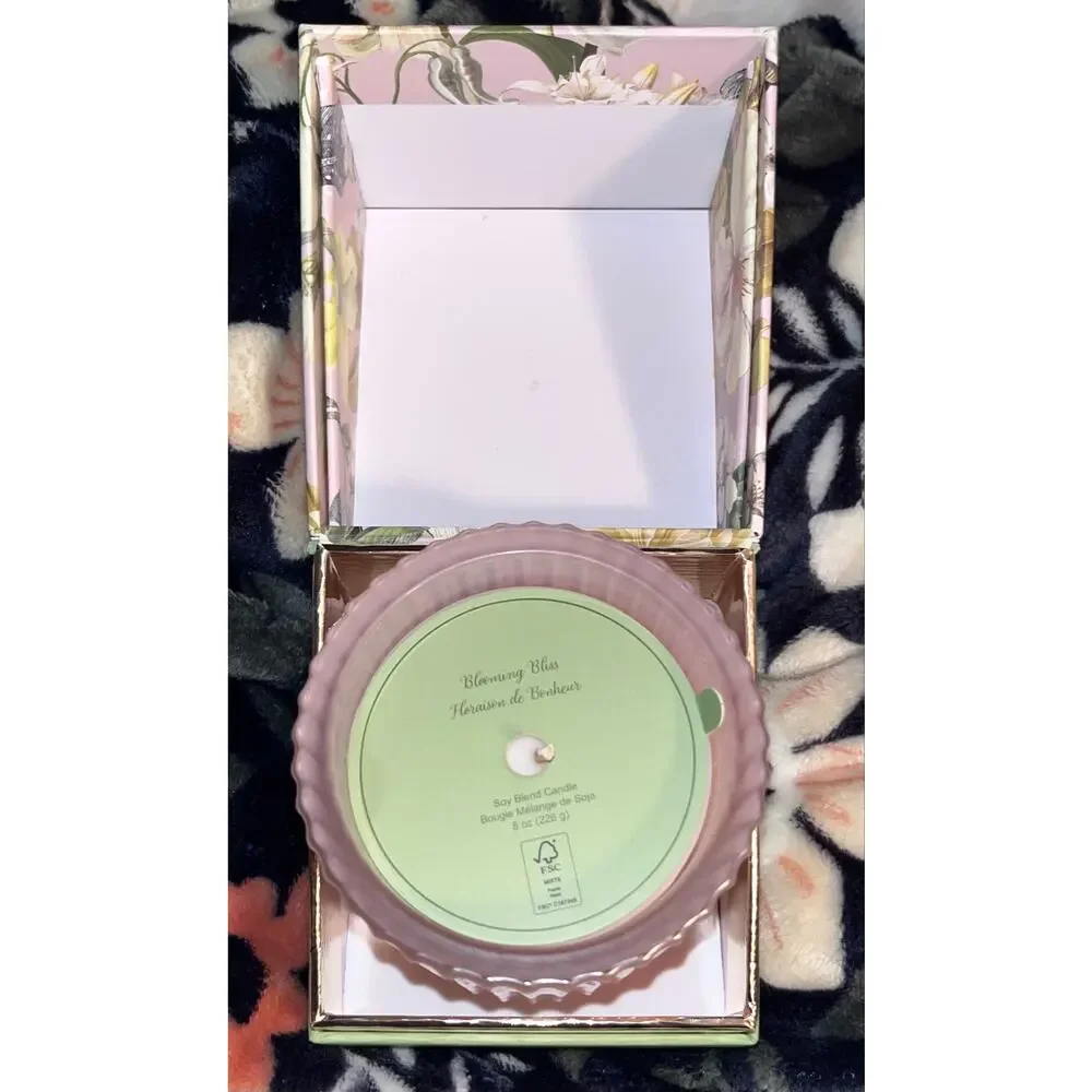 NIB! Bella Lux BB INTL Blooming Bliss Soy Blend 8oz Candle in Gift Box